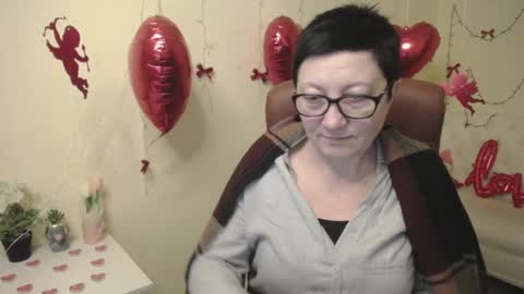 Snapshot of emilyl0vee chatting on 02-02-26, 06:39 Emily online show from 02-02-26, 06:39