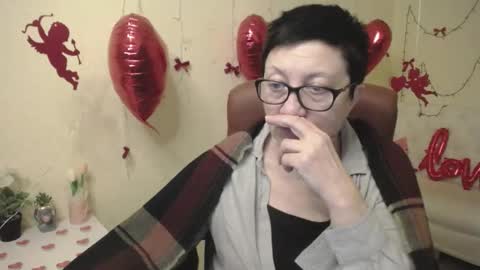 Snapshot of emilyl0vee chatting on 02-03-26, 02:53 Emily online show from 02-03-26, 02:53