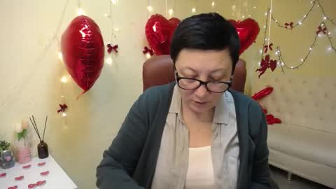 Snapshot of emilyl0vee chatting on 02-05-26, 08:46 Emily online show from 02-05-26, 08:46