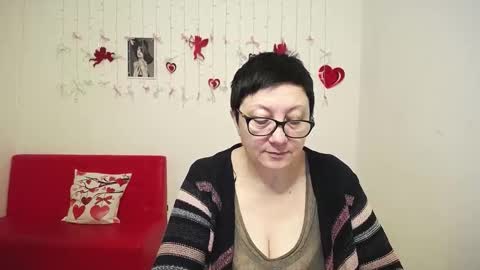 Snapshot of emilyl0vee chatting on 02-14-26, 06:43 Emily online show from 02-14-26, 06:43