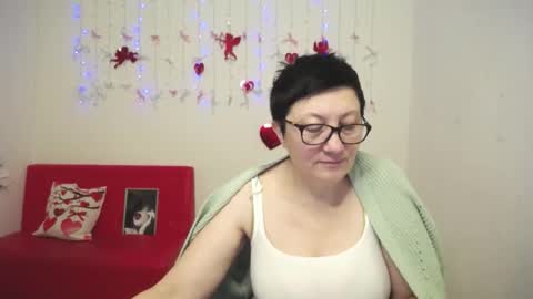 Snapshot of emilyl0vee chatting on 02-15-26, 06:15 Emily online show from 02-15-26, 06:15