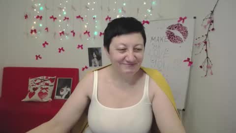 Snapshot of emilyl0vee chatting on 02-17-26, 08:04 Emily online show from 02-17-26, 08:04