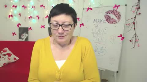 Snapshot of emilyl0vee chatting on 02-18-26, 08:38 Emily online show from 02-18-26, 08:38