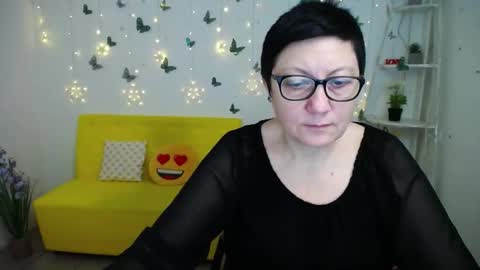 Snapshot of emilyl0vee chatting on 02-21-26, 06:25 Emily online show from 02-21-26, 06:25