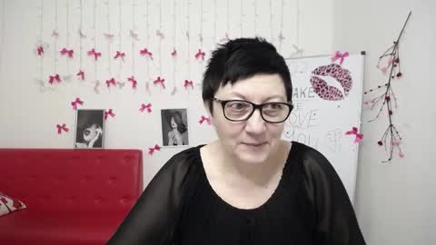 Snapshot of emilyl0vee chatting on 02-22-26, 06:13 Emily online show from 02-22-26, 06:13