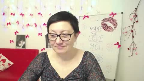 Snapshot of emilyl0vee chatting on 02-25-26, 10:41 Emily online show from 02-25-26, 10:41
