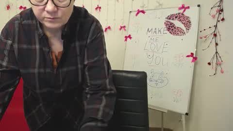 Snapshot of emilyl0vee chatting on 02-26-26, 07:13 Emily online show from 02-26-26, 07:13