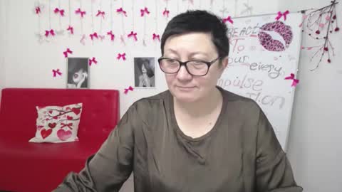 Snapshot of emilyl0vee chatting on 03-04-26, 06:58 Emily online show from 03-04-26, 06:58