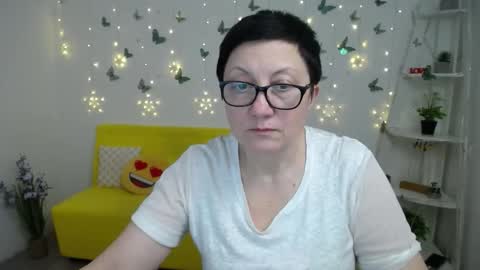 Snapshot of emilyl0vee chatting on 03-08-26, 02:15 Emily online show from 03-08-26, 02:15