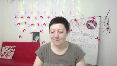 Snapshot of emilyl0vee chatting on 03-10-26, 06:24 Emily online show from 03-10-26, 06:24