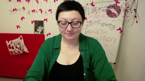 Snapshot of emilyl0vee chatting on 03-11-26, 07:31 Emily online show from 03-11-26, 07:31