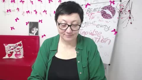 Snapshot of emilyl0vee chatting on 03-14-26, 06:19 Emily online show from 03-14-26, 06:19