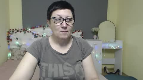 Snapshot of emilyl0vee chatting on 03-15-26, 06:19 Emily online show from 03-15-26, 06:19