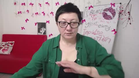 Snapshot of emilyl0vee chatting on 03-16-26, 06:23 Emily online show from 03-16-26, 06:23