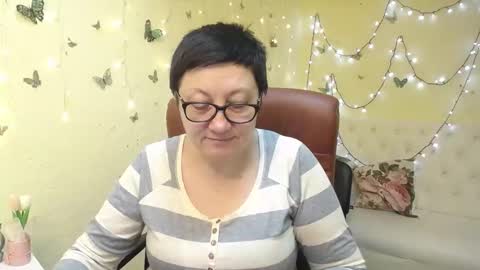 Snapshot of emilyl0vee chatting on 03-17-26, 06:33 Emily online show from 03-17-26, 06:33