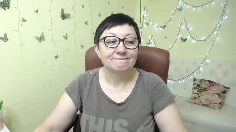 Snapshot of emilyl0vee chatting on 03-21-26, 06:40 Emily online show from 03-21-26, 06:40