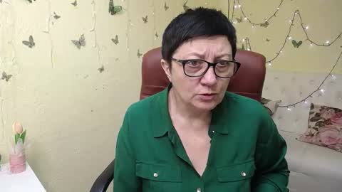 Snapshot of emilyl0vee chatting on 03-22-26, 06:17 Emily online show from 03-22-26, 06:17