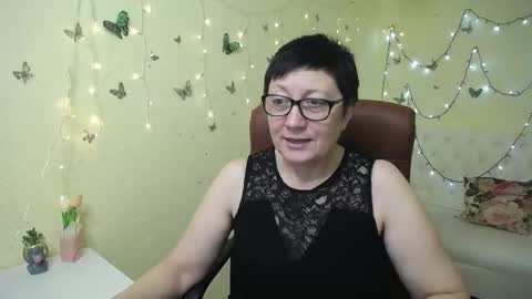 Snapshot of emilyl0vee chatting on 03-26-26, 06:30 Emily online show from 03-26-26, 06:30