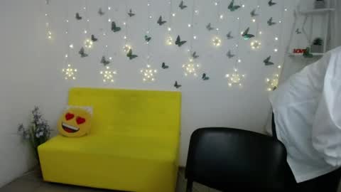 Snapshot of emilyl0vee chatting on 03-28-26, 07:08 Emily online show from 03-28-26, 07:08