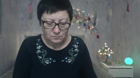 Snapshot of emilyl0vee chatting on 04-02-26, 05:16 Emily online show from 04-02-26, 05:16