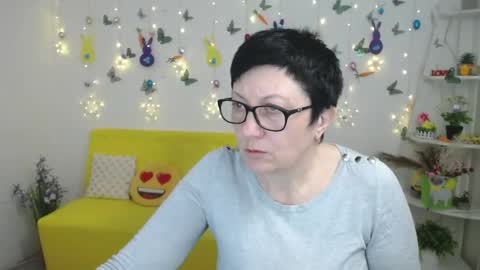 Snapshot of emilyl0vee chatting on 04-04-26, 05:38 Emily online show from 04-04-26, 05:38