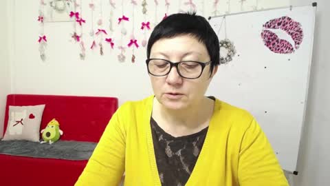 Snapshot of emilyl0vee chatting on 04-05-26, 05:37 Emily online show from 04-05-26, 05:37