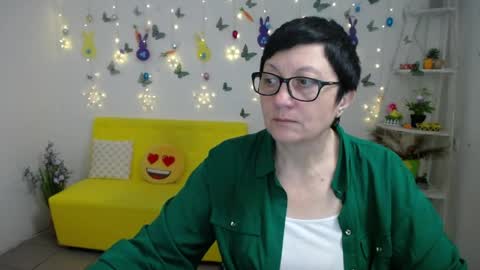 Snapshot of emilyl0vee chatting on 04-09-26, 06:19 Emily online show from 04-09-26, 06:19