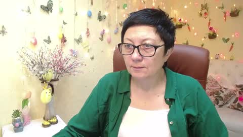 Snapshot of emilyl0vee chatting on 04-12-26, 05:12 Emily online show from 04-12-26, 05:12