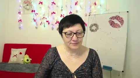 Snapshot of emilyl0vee chatting on 04-13-26, 05:13 Emily online show from 04-13-26, 05:13