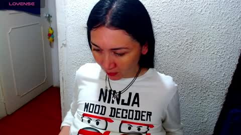 Snapshot of emilymonroe20 chatting on 04-06-26, 04:41 Nickole online show from 04-06-26, 04:41