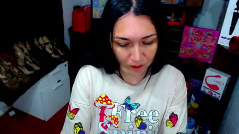 Snapshot of emilymonroe20 chatting on 04-09-26, 02:22 Nickole online show from 04-09-26, 02:22