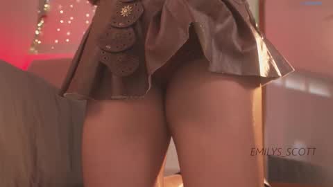 Snapshot of emilys_scott chatting on 12-21-25, 02:02 Emy online show from 12-21-25, 02:02