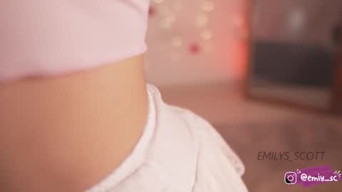 Snapshot of emilys_scott chatting on 01-10-26, 02:19 Emy online show from 01-10-26, 02:19