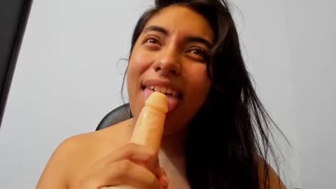 Snapshot of emilysex_118 chatting on 07-16-26, 05:24 Emily online show from 07-16-26, 05:24