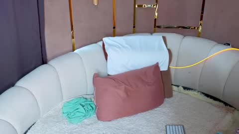 Emily wish-list  online show from 05-12-26, 04:20
