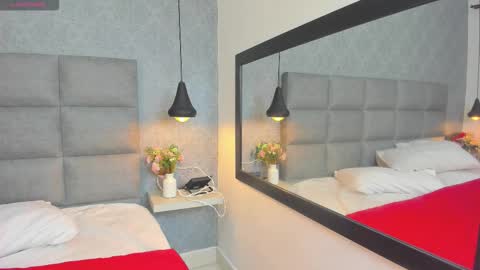 Snapshot of emilyy_r chatting on 01-06-26, 06:44 emilyy_r online show from 01-06-26, 06:44