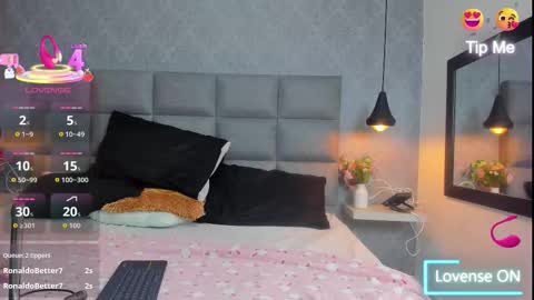 Snapshot of emilyy_r chatting on 01-09-26, 06:42 emilyy_r online show from 01-09-26, 06:42