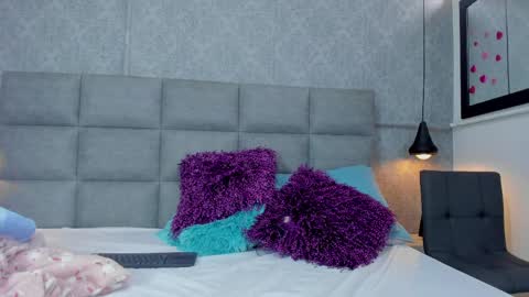 Snapshot of emilyy_r chatting on 04-06-26, 07:04 emilyy_r online show from 04-06-26, 07:04