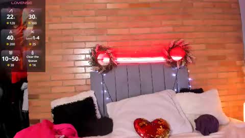 Snapshot of emma_belley chatting on 07-13-26, 07:16 Hey Im EmmaHelp me reach 100 likes online show from 07-13-26, 07:16