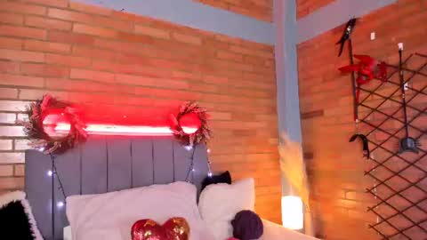 Snapshot of emma_belley chatting on 07-14-26, 07:19 Hey Im EmmaHelp me reach 100 likes online show from 07-14-26, 07:19