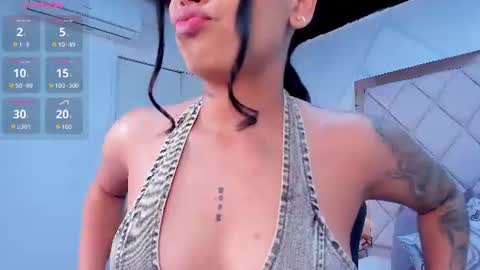 Snapshot of emma_carterr1 chatting on 06-27-26, 01:50 pau online show from 06-27-26, 01:50