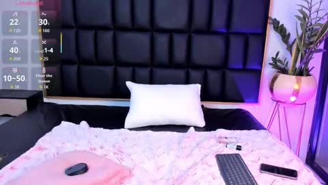 Emma online show from 03-11-26, 02:17