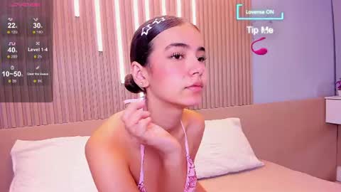 Snapshot of emma_doll7 chatting on 07-17-26, 01:29 E online show from 07-17-26, 01:29