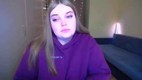 Snapshot of emma_dorn chatting on 03-04-26, 09:37 Eva online show from 03-04-26, 09:37