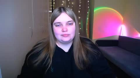 Snapshot of emma_dorn chatting on 03-25-26, 06:30 Eva online show from 03-25-26, 06:30