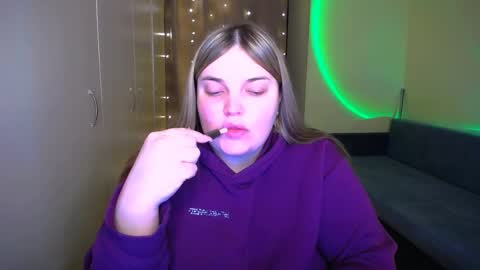 Snapshot of emma_dorn chatting on 04-08-26, 05:24 Eva online show from 04-08-26, 05:24