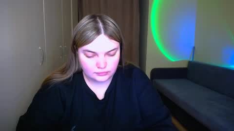 Snapshot of emma_dorn chatting on 04-11-26, 11:47 Eva online show from 04-11-26, 11:47