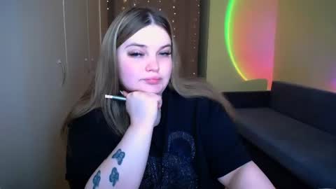 Snapshot of emma_dorn chatting on 06-21-26, 09:34 Eva online show from 06-21-26, 09:34