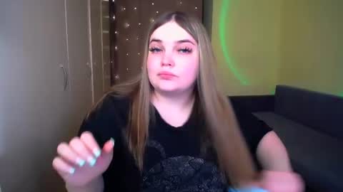 Snapshot of emma_dorn chatting on 06-26-26, 03:22 Eva online show from 06-26-26, 03:22