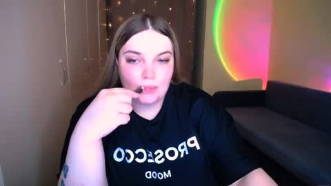 Snapshot of emma_dorn chatting on 07-12-26, 04:14 Eva online show from 07-12-26, 04:14